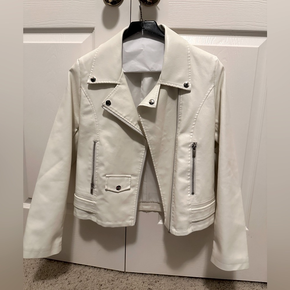 Tanming Women’s Faux Leather Biker Jacket (Color: White)